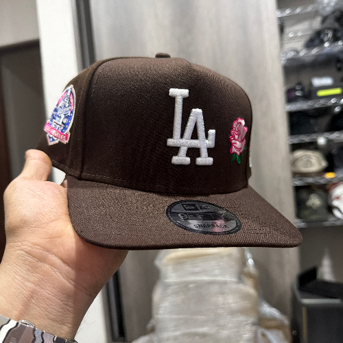 GORRA NEW ERA A-FRAME LA CAFE ROSA